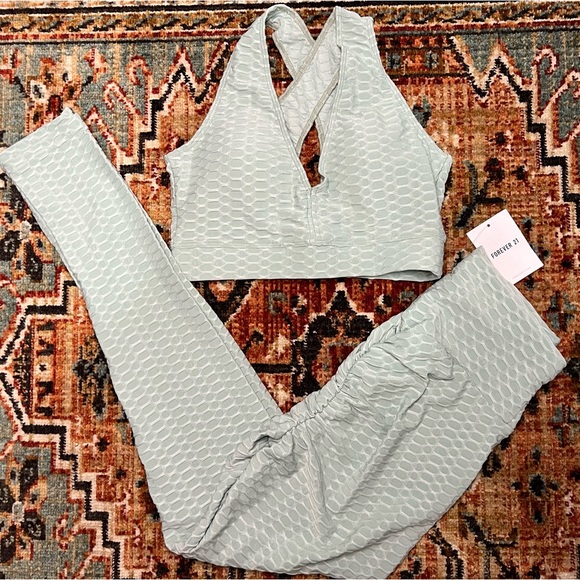 Forever 21 Honeycomb Workout Set - Picture 3 of 6